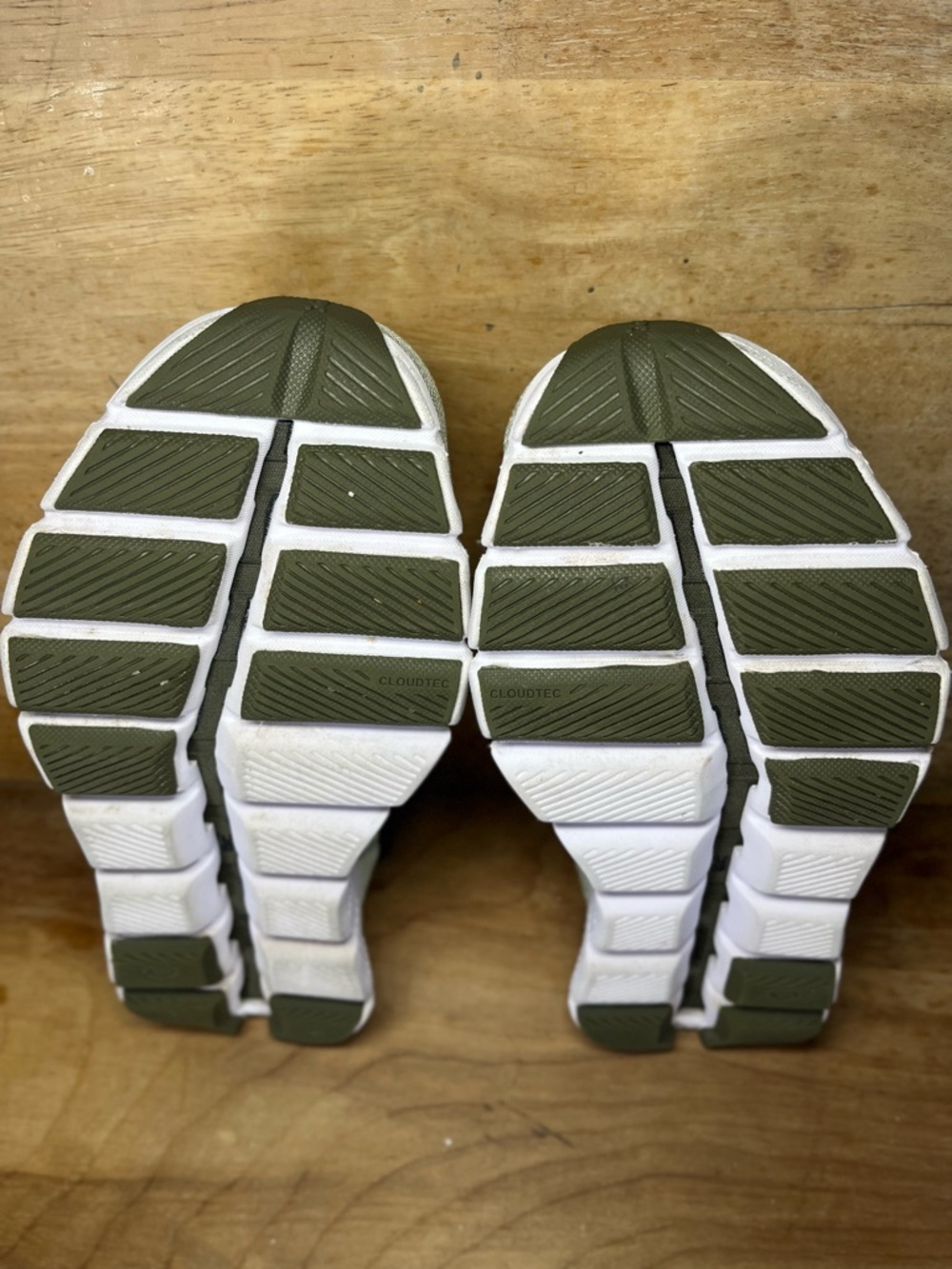 On Cloud X REFLECTIVE CUSHIONED Mens Size 9 Running Shoes Sneakers Light Green - Picture 10 of 12